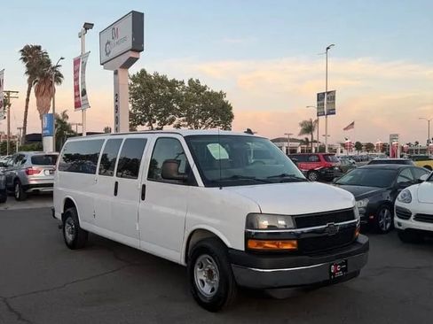 Used 2018 Chevrolet Express 3500 LT w/ LT Preferred Equipment Group RWD image 5
