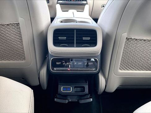 Certified 2025 Mercedes-Benz GLS 450 4MATIC image 34