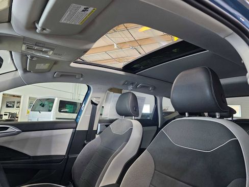 New 2025 Volkswagen Taos SE image 22