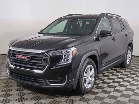 Used 2024 GMC Terrain SLE w/ Driver Convenience Package FWD image 8