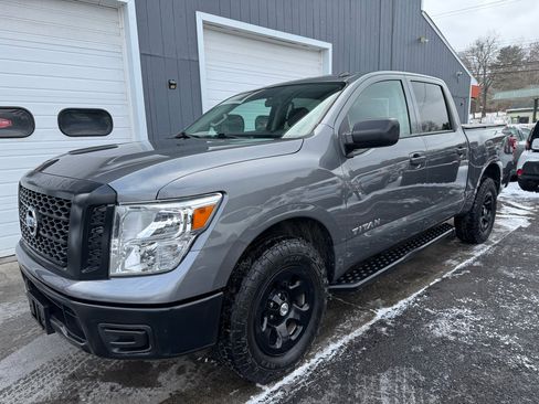 Used 2019 Nissan Titan S image 1