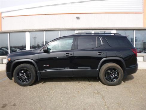Used 2022 GMC Acadia AT4 w/ Technology Package AWD/4WD image 2