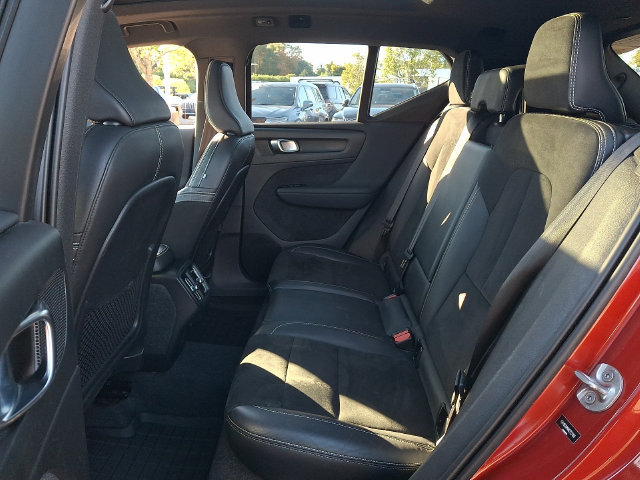 Used 2022 Volvo XC40 T5 R-Design w/ Climate Package AWD/4WD image 18