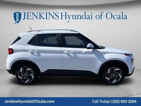 New 2025 Hyundai Venue SEL FWD image 2