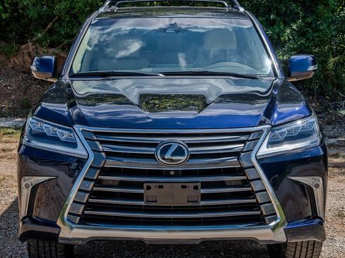 Used 2020 Lexus LX 570 4WD w/ Luxury Package image 8