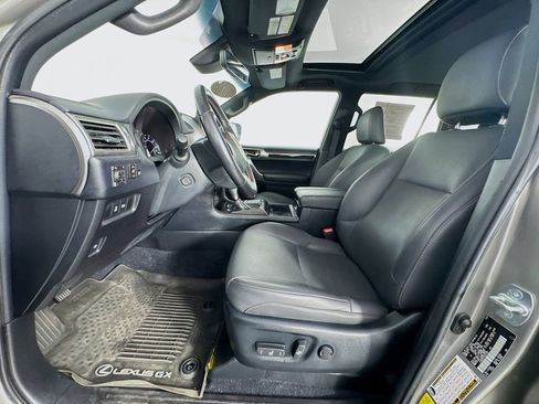 Used 2022 Lexus GX 460 w/ Accessory Package image 12