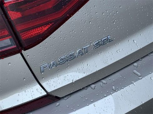 Used 2017 Volkswagen Passat 1.8T SEL Premium image 13