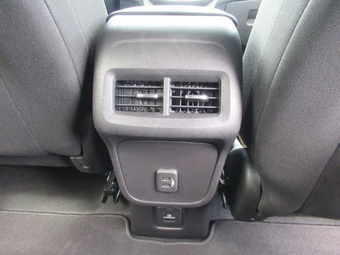 Used 2023 Chevrolet Equinox LT FWD image 34