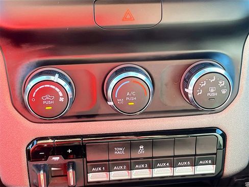 Used 2024 RAM 2500 Tradesman w/ Chrome Appearance Group image 16