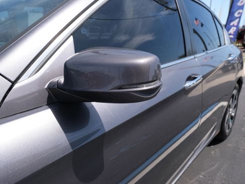 Used 2017 Honda Accord EX image 12