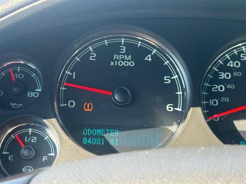 Used 2010 Chevrolet Suburban LT AWD/4WD image 18