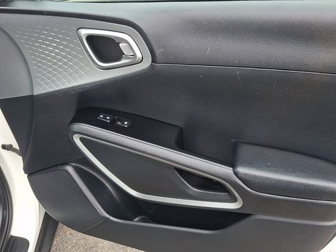 Used 2021 Kia Soul LX image 10