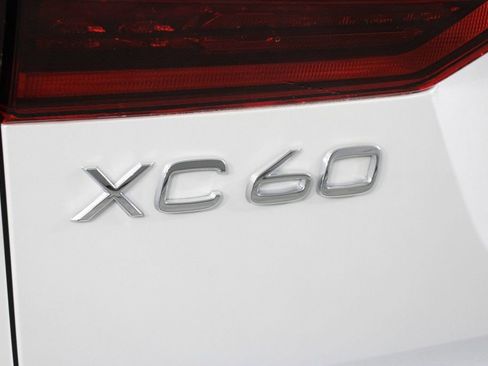 New 2026 Volvo XC60 B5 Ultra w/ Climate Package PRO AWD/4WD image 16