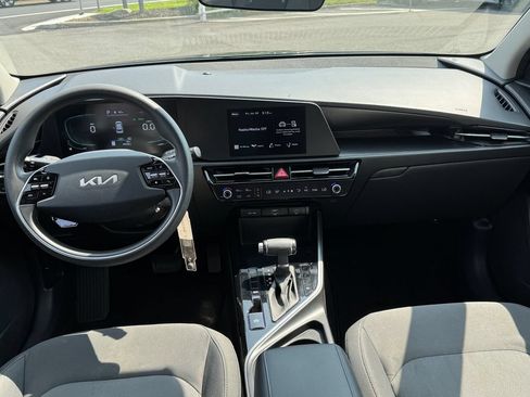 Used 2024 Kia Niro LX FWD image 12