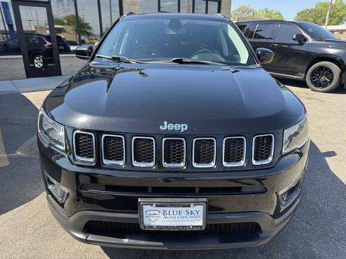Used 2018 Jeep Compass Latitude w/ Popular Equipment Group FWD image 2