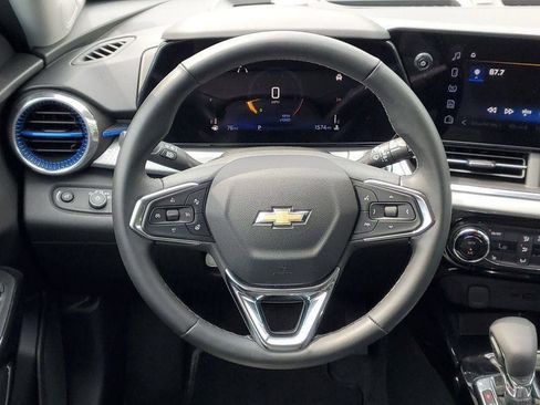 Used 2026 Chevrolet Trax LT w/ LT Convenience Package FWD image 24