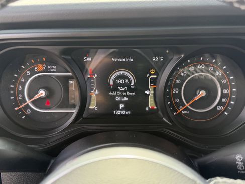 Used 2025 Jeep Wrangler Sahara image 15