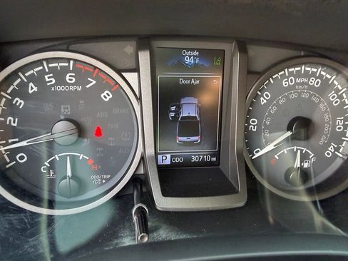 Used 2022 Toyota Tacoma TRD Off-Road w/ Technology Package AWD/4WD image 36
