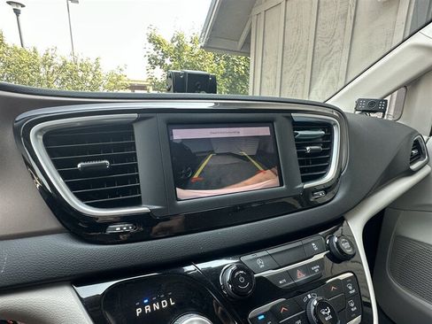 Used 2022 Chrysler Voyager LX FWD image 13