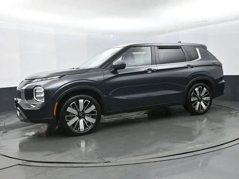 Used 2025 Mitsubishi Outlander SE image 5