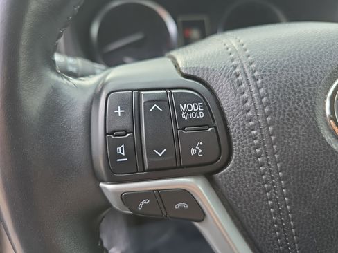 Used 2018 Toyota Highlander Limited image 19