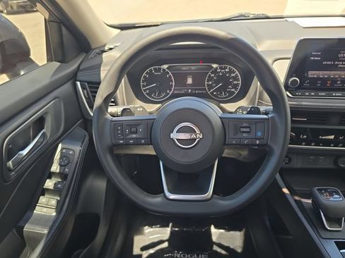 Used 2024 Nissan Rogue SV FWD image 10