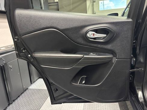 Used 2016 Jeep Cherokee 75th Anniversary AWD/4WD image 16