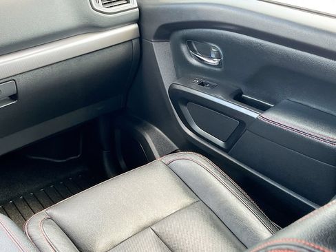 Used 2022 Nissan Titan PRO-4X w/ Pro-4x Convenience Package AWD/4WD image 24