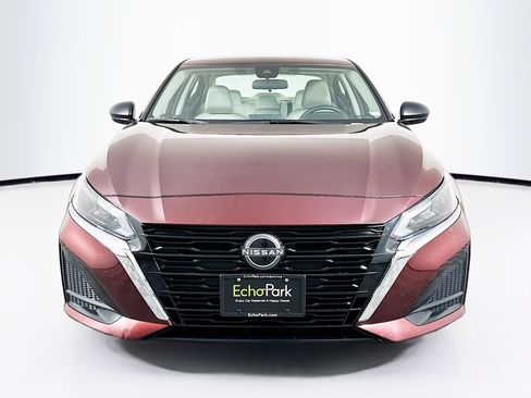 Used 2025 Nissan Altima 2.5 SV FWD image 2