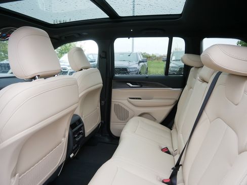 New 2025 Jeep Grand Cherokee Limited image 6