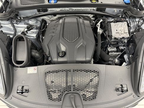 Certified 2024 Porsche Macan Turbo AWD/4WD image 66