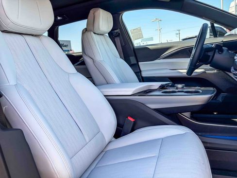 Certified 2024 Cadillac Lyriq Luxury AWD/4WD image 31