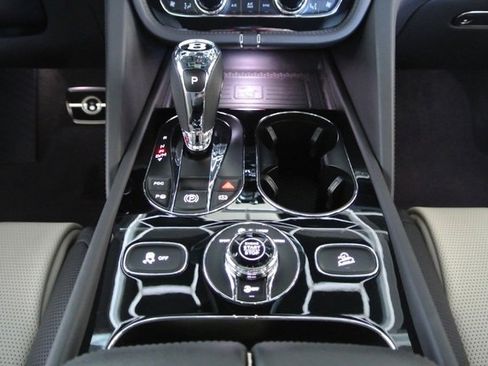 Used 2023 Bentley Bentayga AWD/4WD image 21