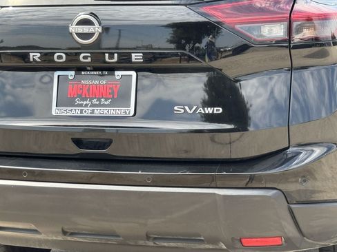 Used 2024 Nissan Rogue SV AWD/4WD image 6