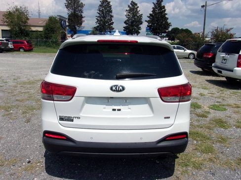 Used 2018 Kia Sorento FWD image 7