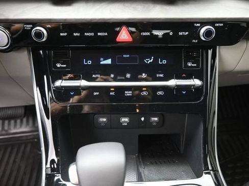 Used 2024 Kia Carnival EX FWD image 31