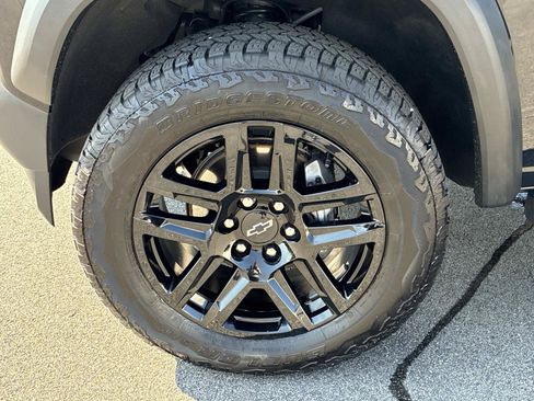 Used 2025 Chevrolet Colorado Trail Boss AWD/4WD image 15