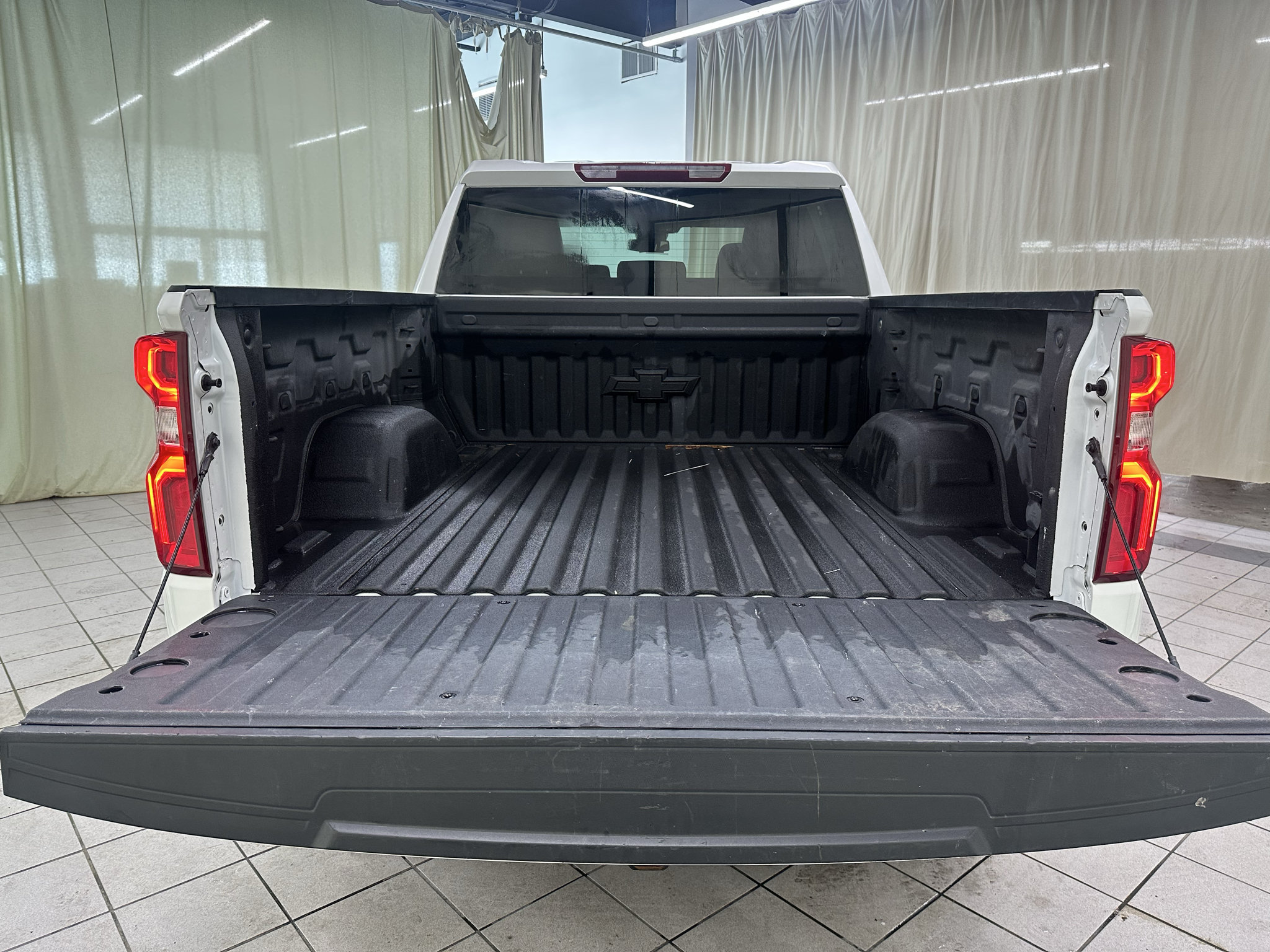 Used 2024 Chevrolet Silverado 1500 LTZ AWD/4WD image 8