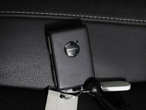 Certified 2025 Volvo XC40 B5 Plus image 33