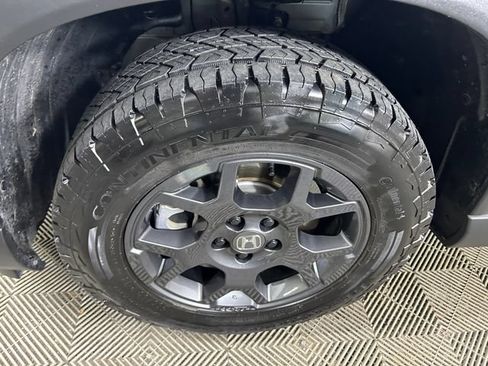 Used 2025 Honda Pilot TrailSport image 11