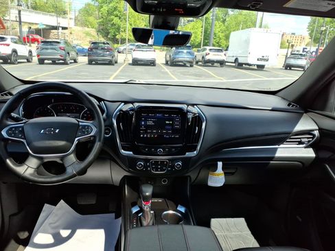Used 2023 Chevrolet Traverse RS w/ LPO, Floor Liner Package AWD/4WD image 15