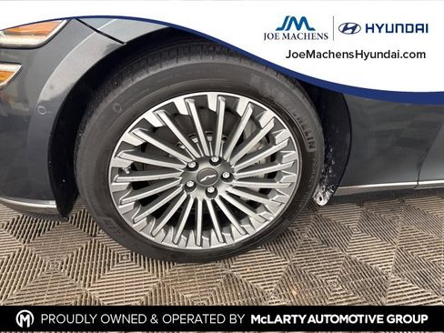 Used 2023 Genesis G80 image 30