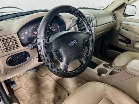 Used 2003 Ford Explorer XLT AWD/4WD image 10