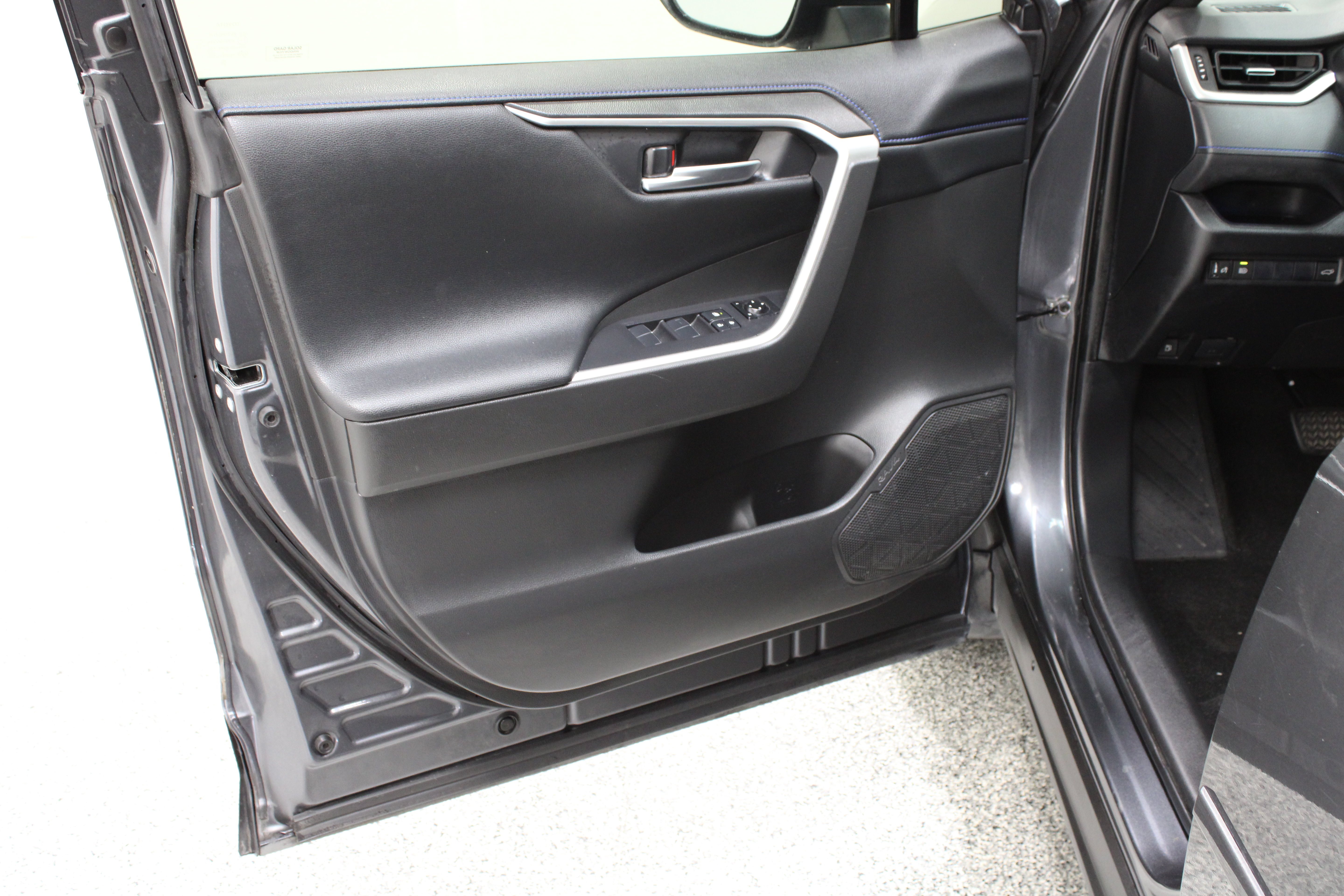 Used 2020 Toyota RAV4 XSE AWD/4WD image 12