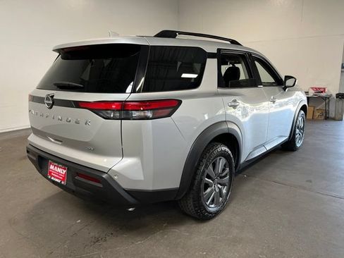 Used 2024 Nissan Pathfinder SV FWD image 3