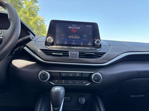 Used 2025 Nissan Altima 2.5 SV FWD image 16