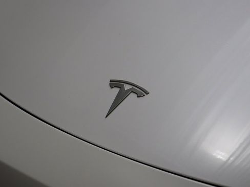 Used 2023 Tesla Model Y Long Range image 3