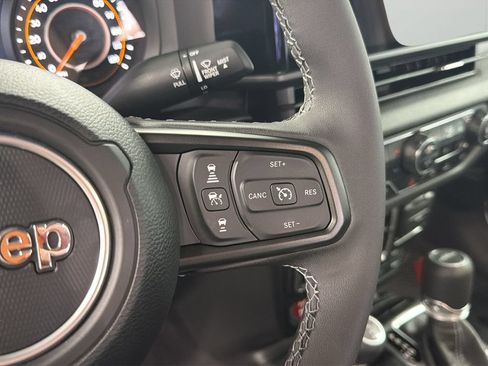 Used 2025 Jeep Gladiator Sport AWD/4WD image 22