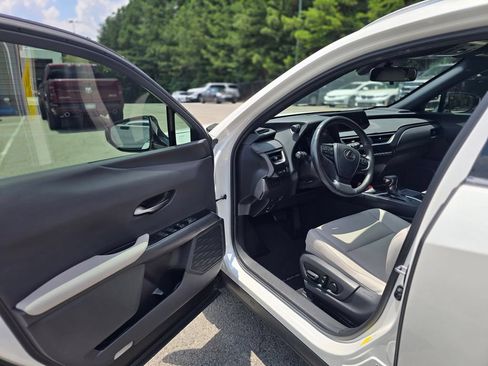 Used 2021 Lexus UX 200 w/ Accessory Package (Z1) FWD image 27
