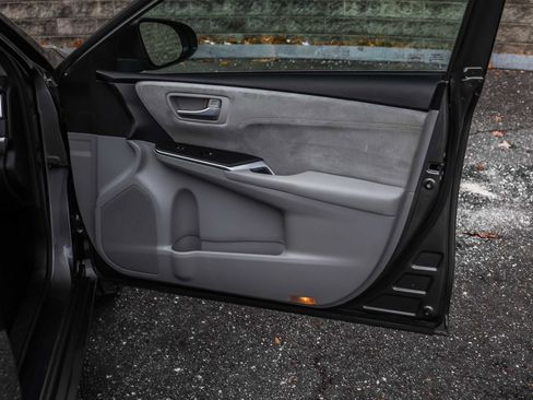 Used 2015 Toyota Camry XSE image 14